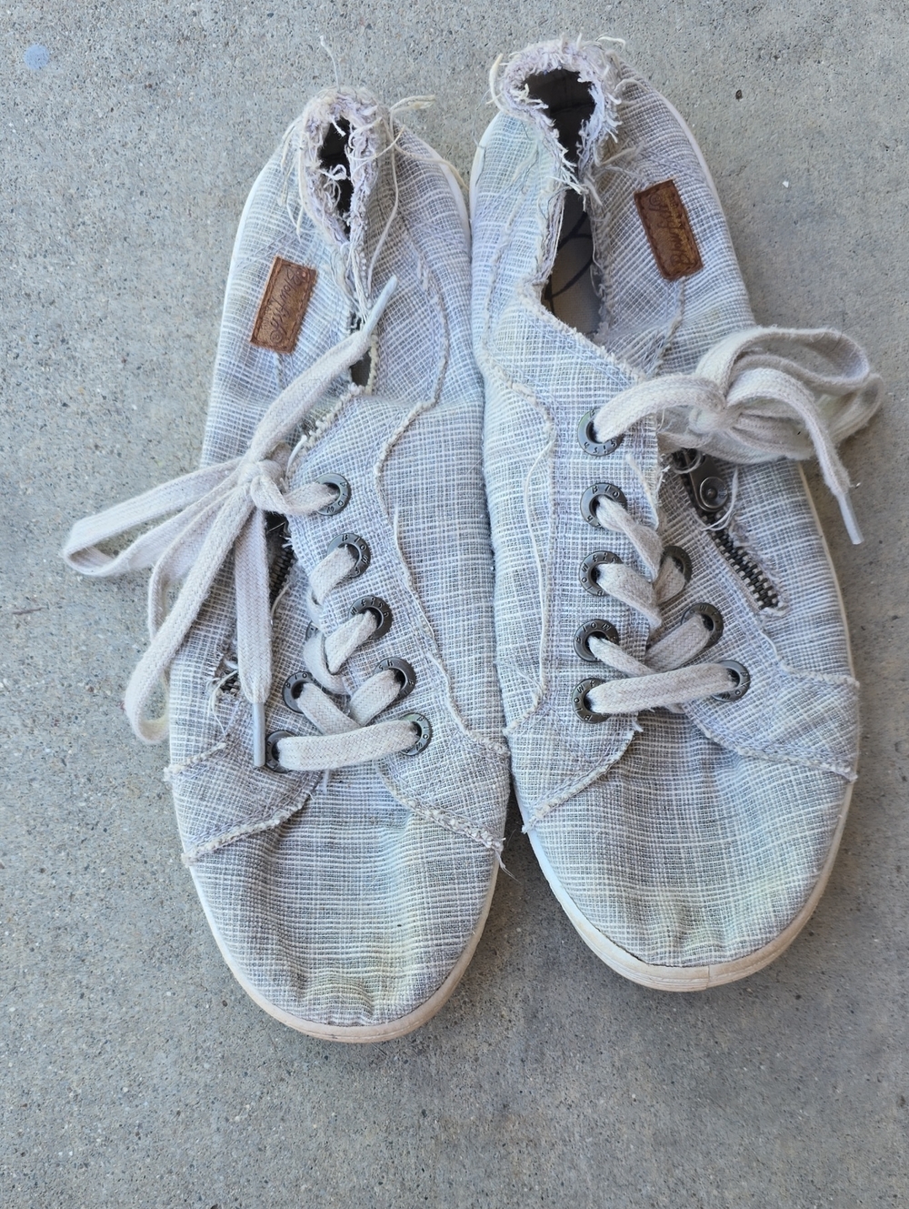 Women’s Casual Canvas Lace-Up Sneakers in Light Gray - Unbranded